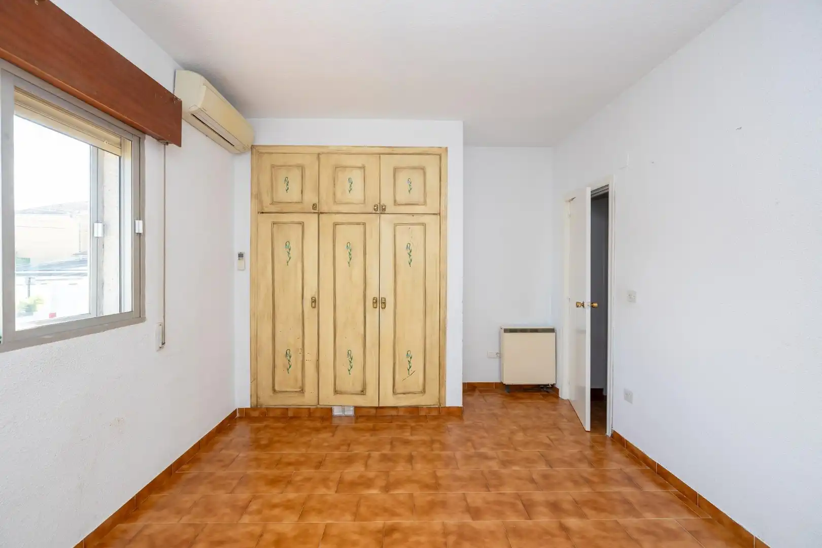 Habitación de Casa adosada en venta en Ogíjares con Aire acondicionado, Calefacción y Jardín privado
