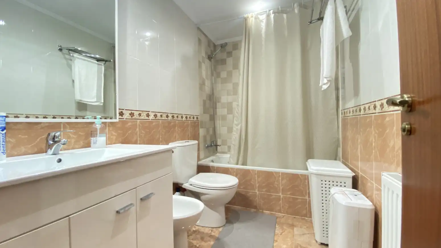 Badezimmer von Wohnung zum Verkauf in Entrambasaguas mit Heizung, Terrasse und Abstellraum