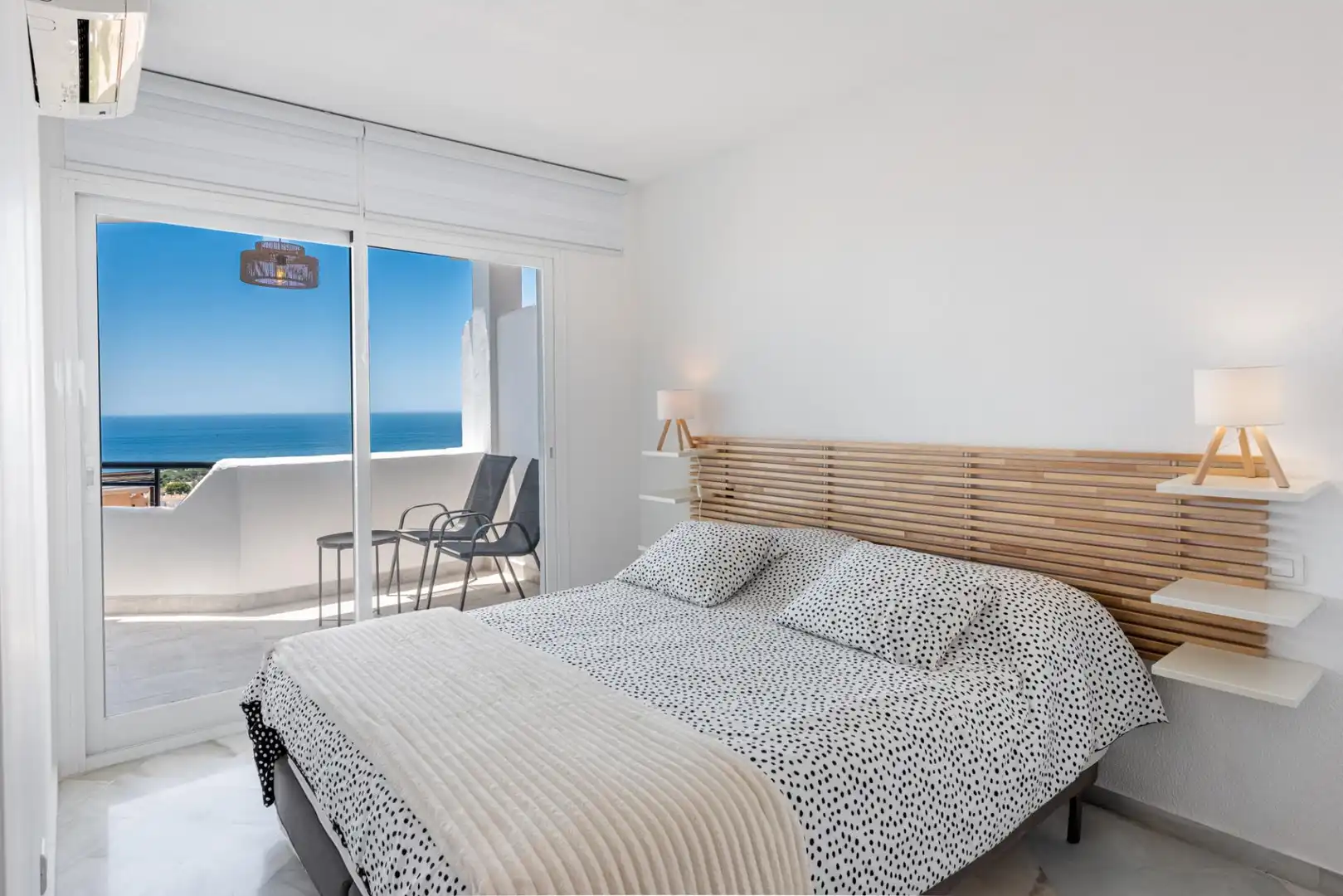 Schlafzimmer von Wohnungen zum Verkauf in Mijas mit Klimaanlage, Privatgarten und Möbliert