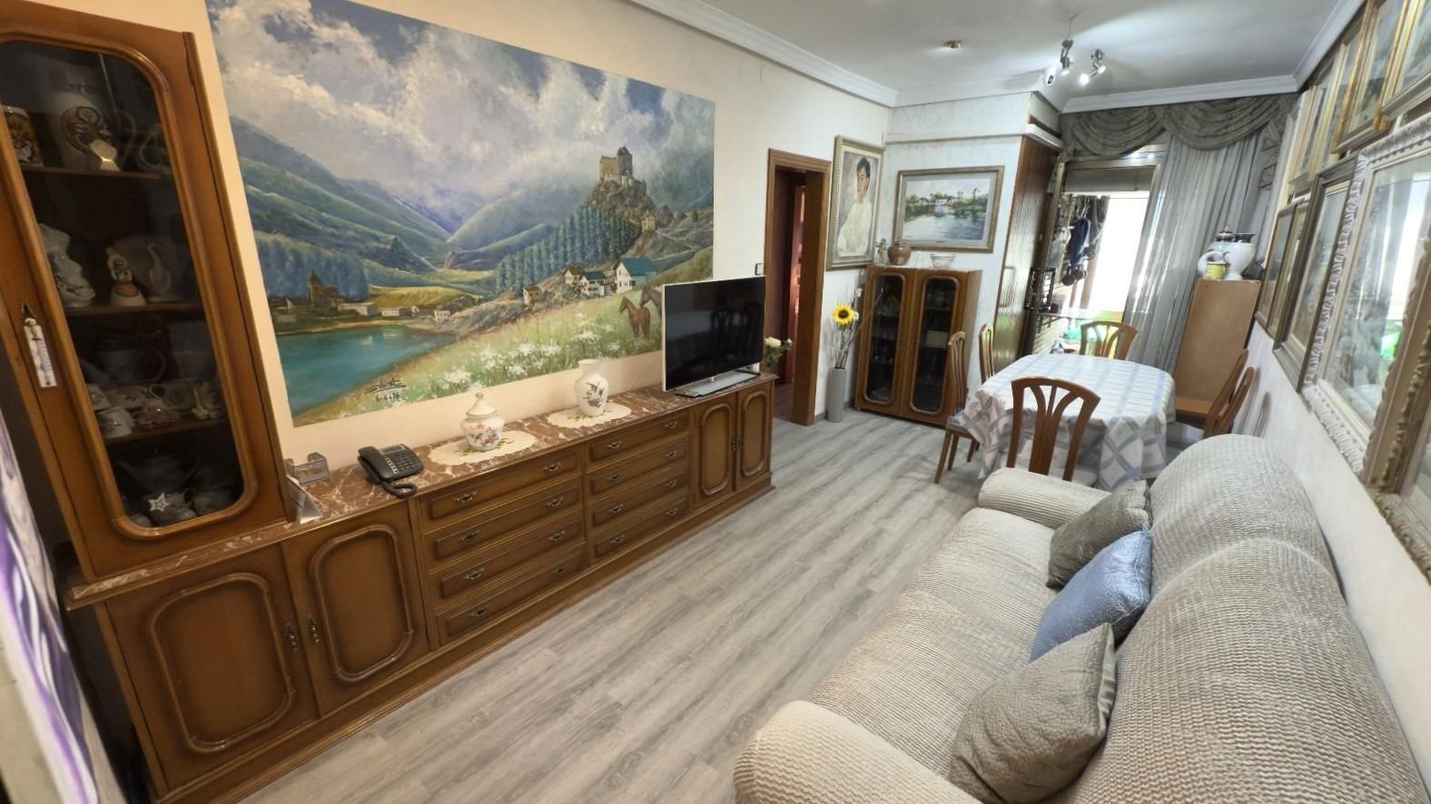 Flat for sale in El Camp de l'Arpa del Clot