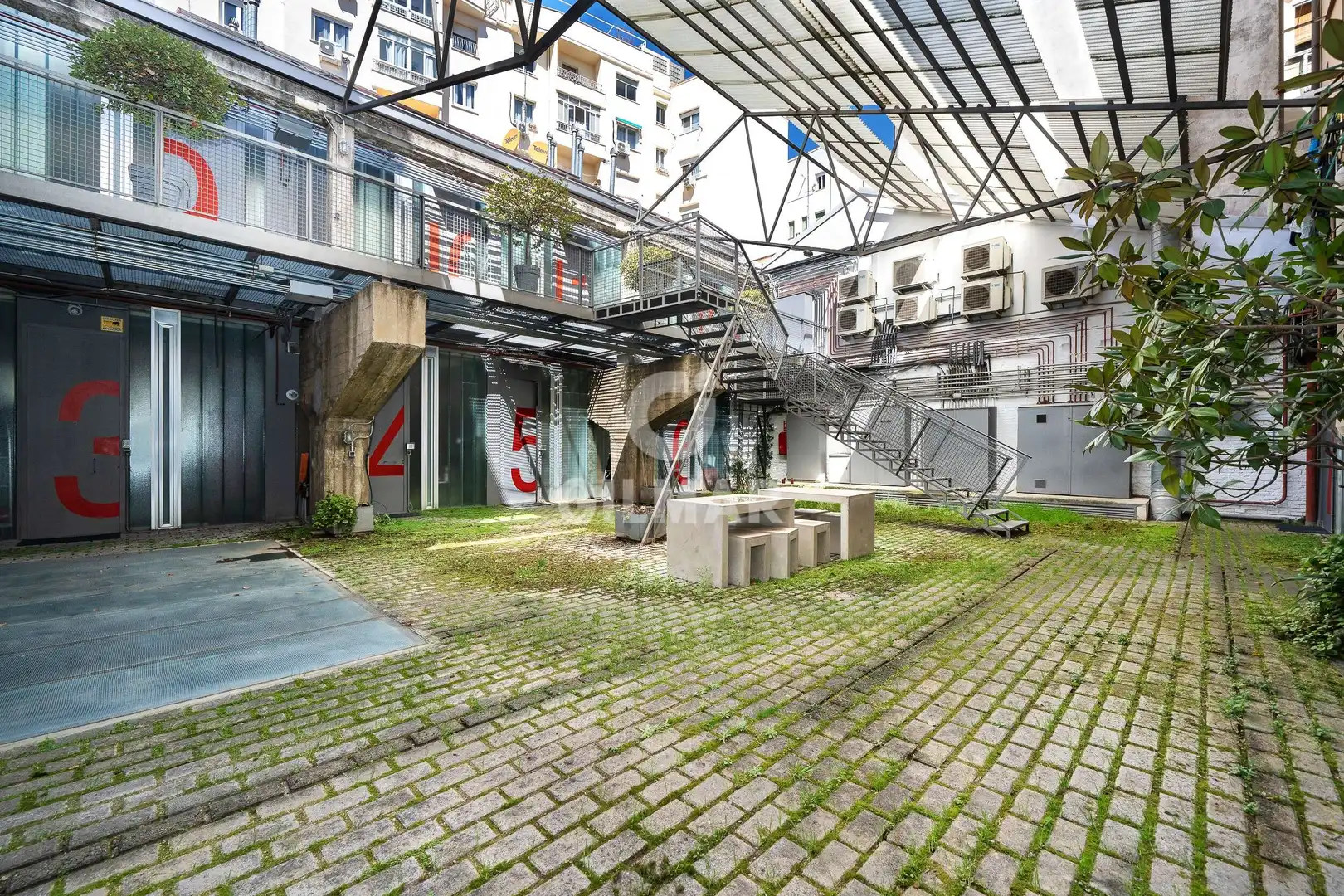 Exterior view of Flat for sale in  Madrid Capital  with Heating and Private garden