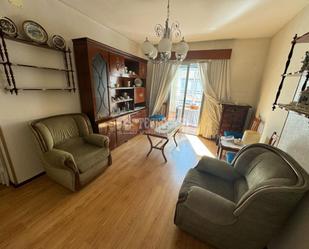 Living room of Flat for sale in  Madrid Capital  with Heating, Parquet flooring and Furnished