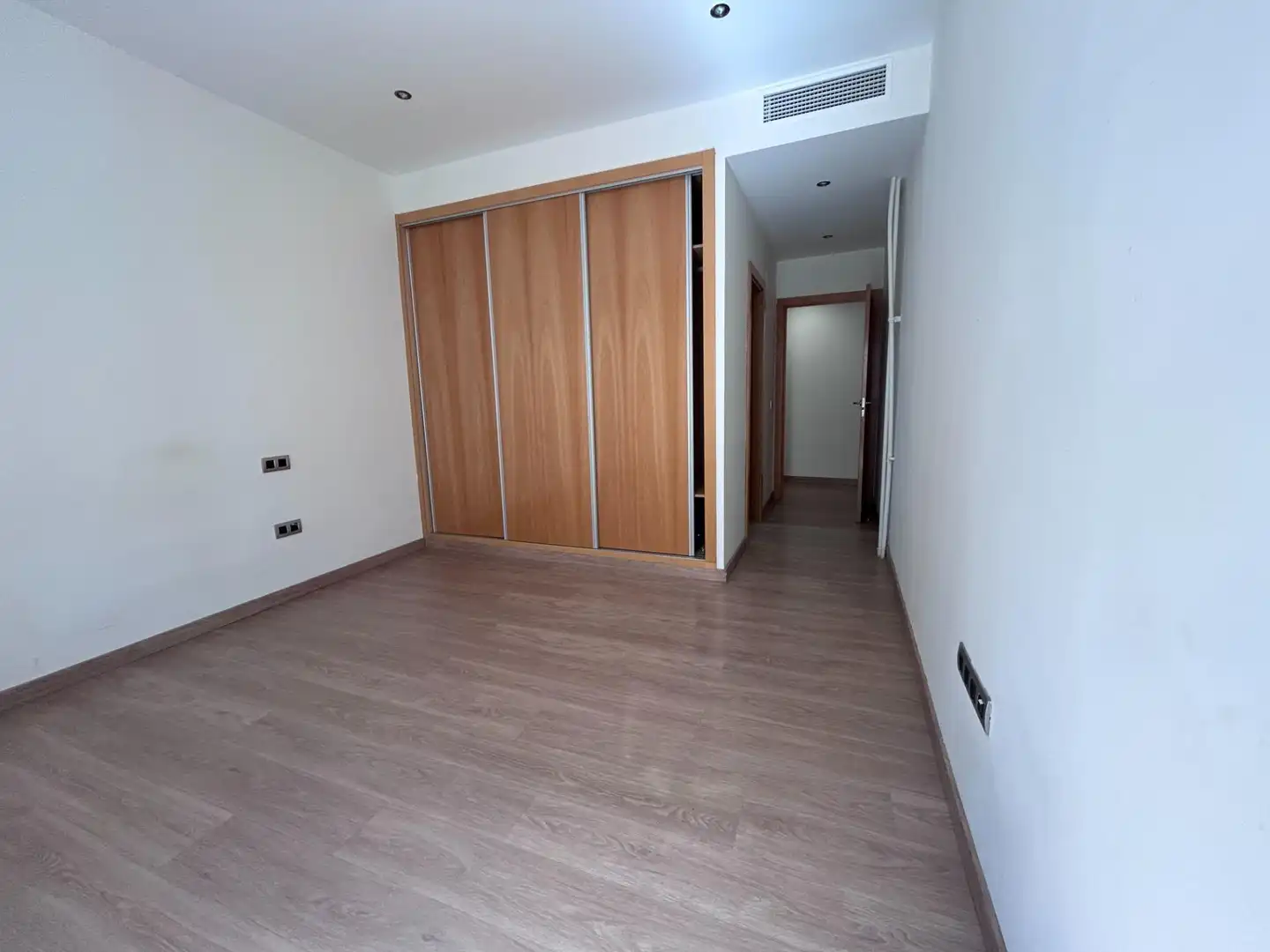 Flat for rent in Madrid  with Air Conditioner and Heating