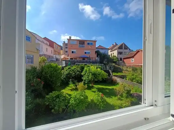 Vista exterior de Pis en venda en Redondela amb Calefacció, Parquet i Terrassa