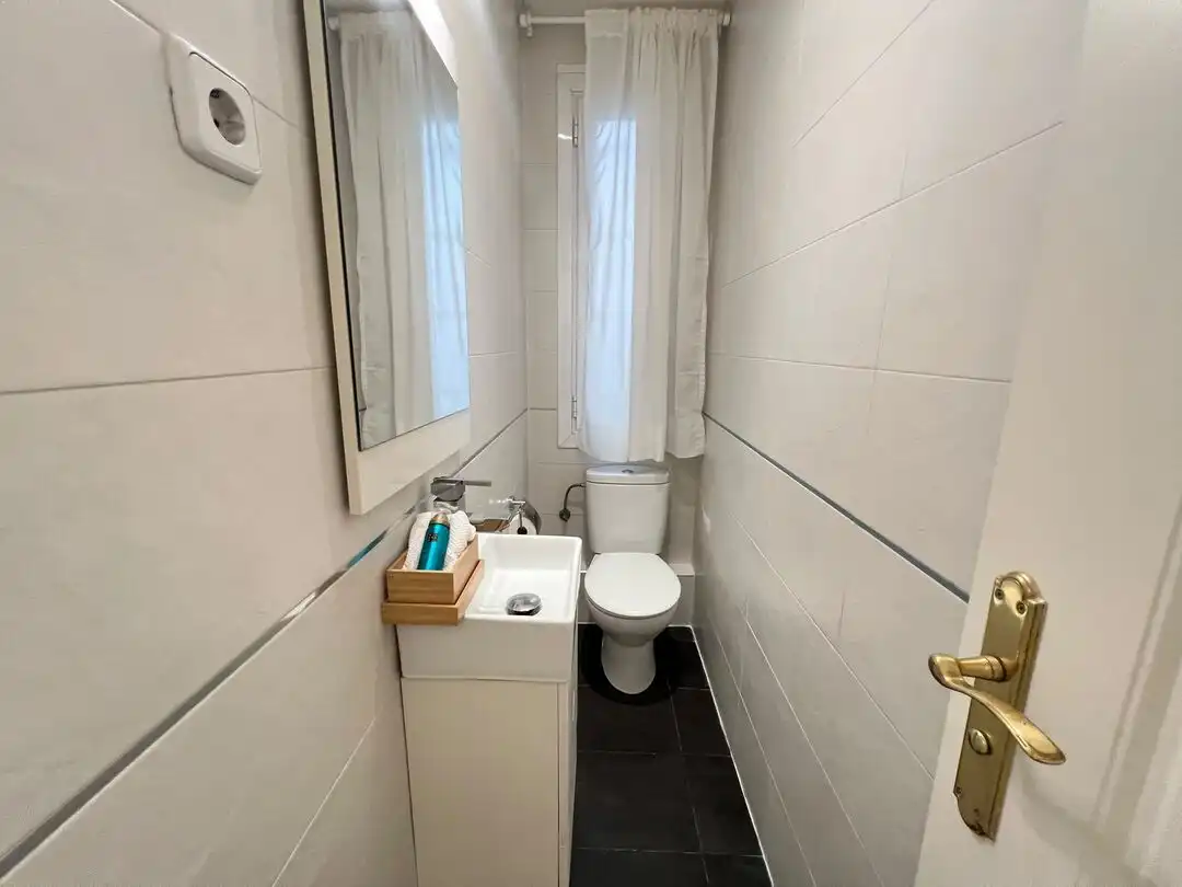 Bany de Pis de lloguer en Madrid amb Aire condicionat, Calefacció i Forn