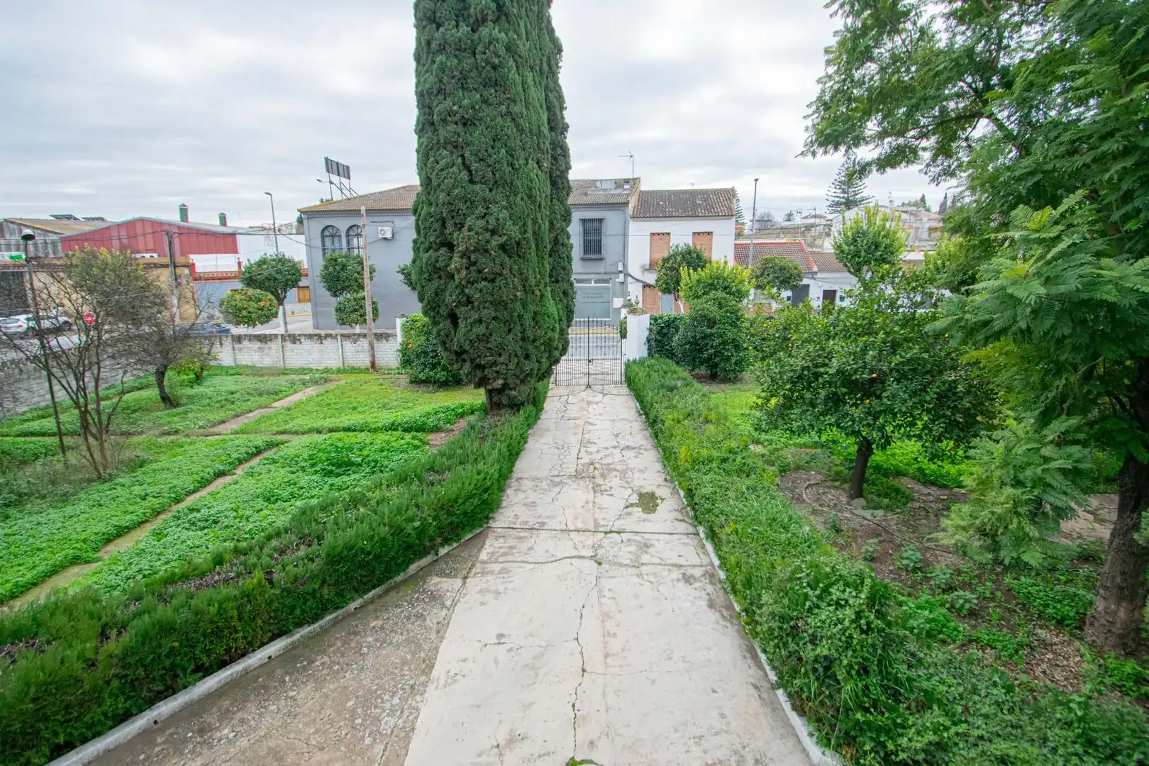 Vista exterior de Casa o xalet en venda en Espartinas amb Jardí privat, Terrassa i Traster