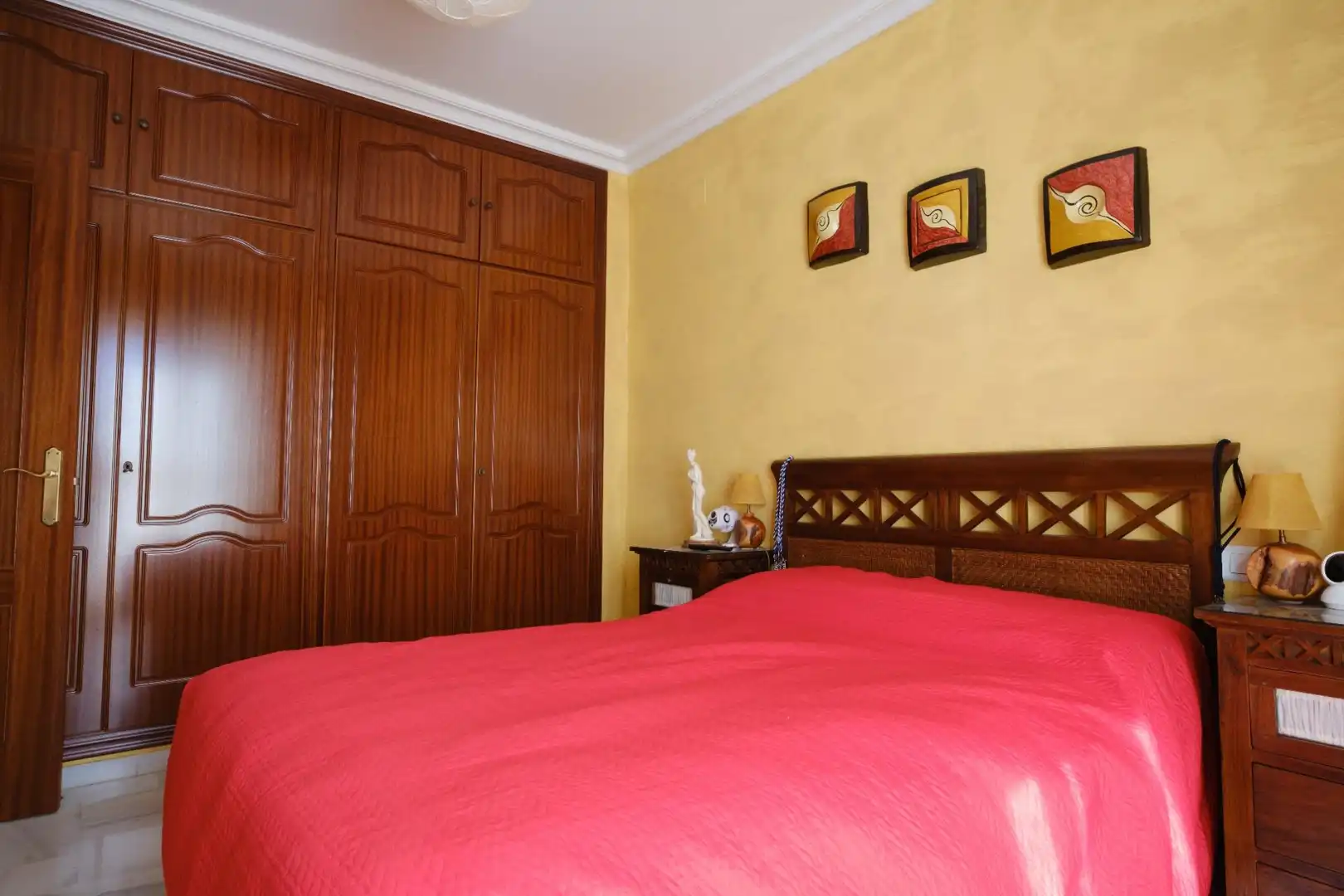 Schlafzimmer von Einfamilien-Reihenhaus zum Verkauf in La Algaba mit Klimaanlage, Heizung und Terrasse