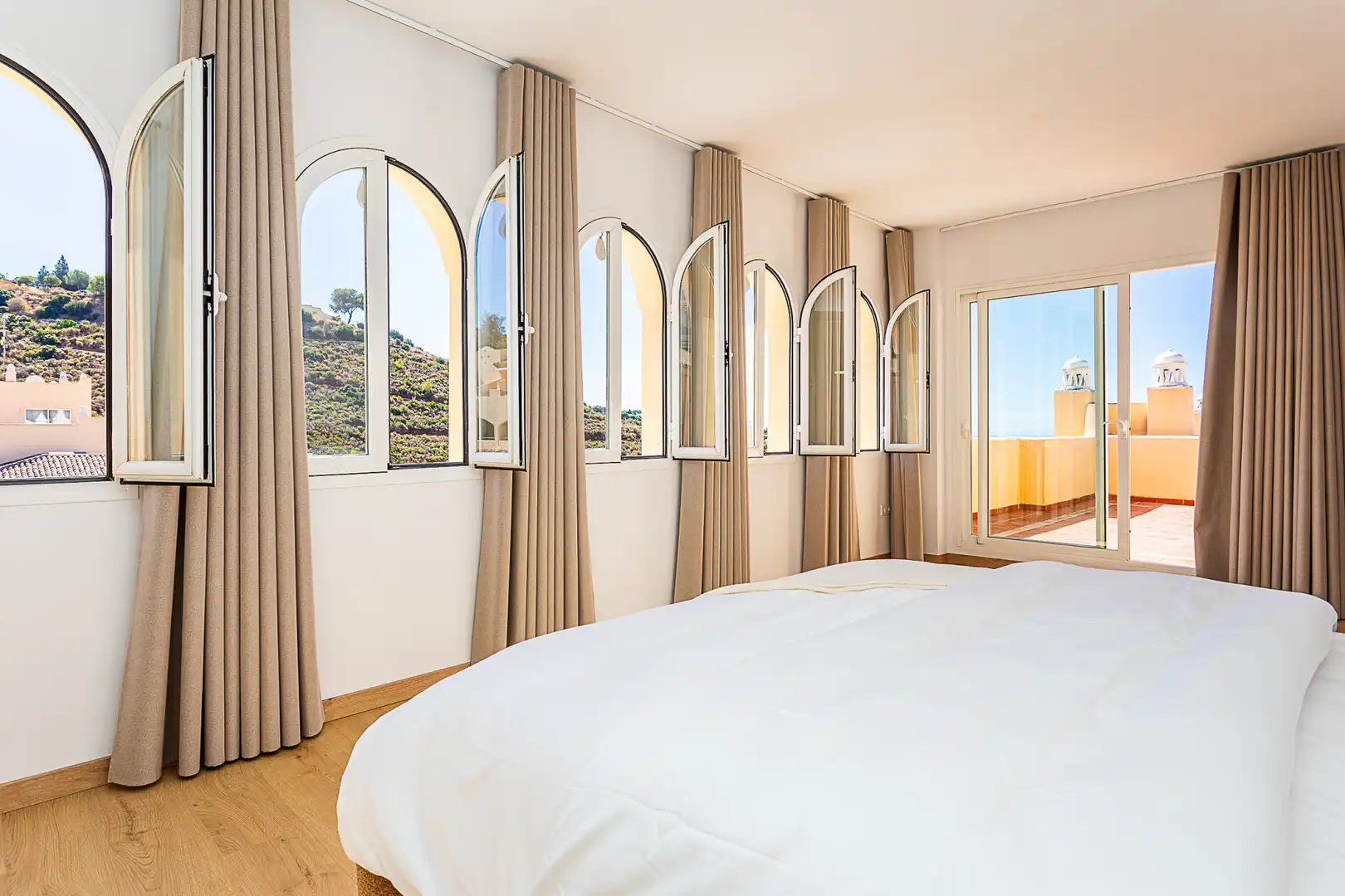 Habitación de Ático en venta en Marbella con Aire acondicionado, Terraza y Trastero
