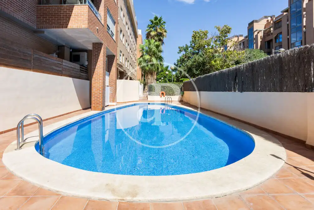Piscina de Pis de lloguer en Valencia amb Aire condicionat, Calefacció i Moblat