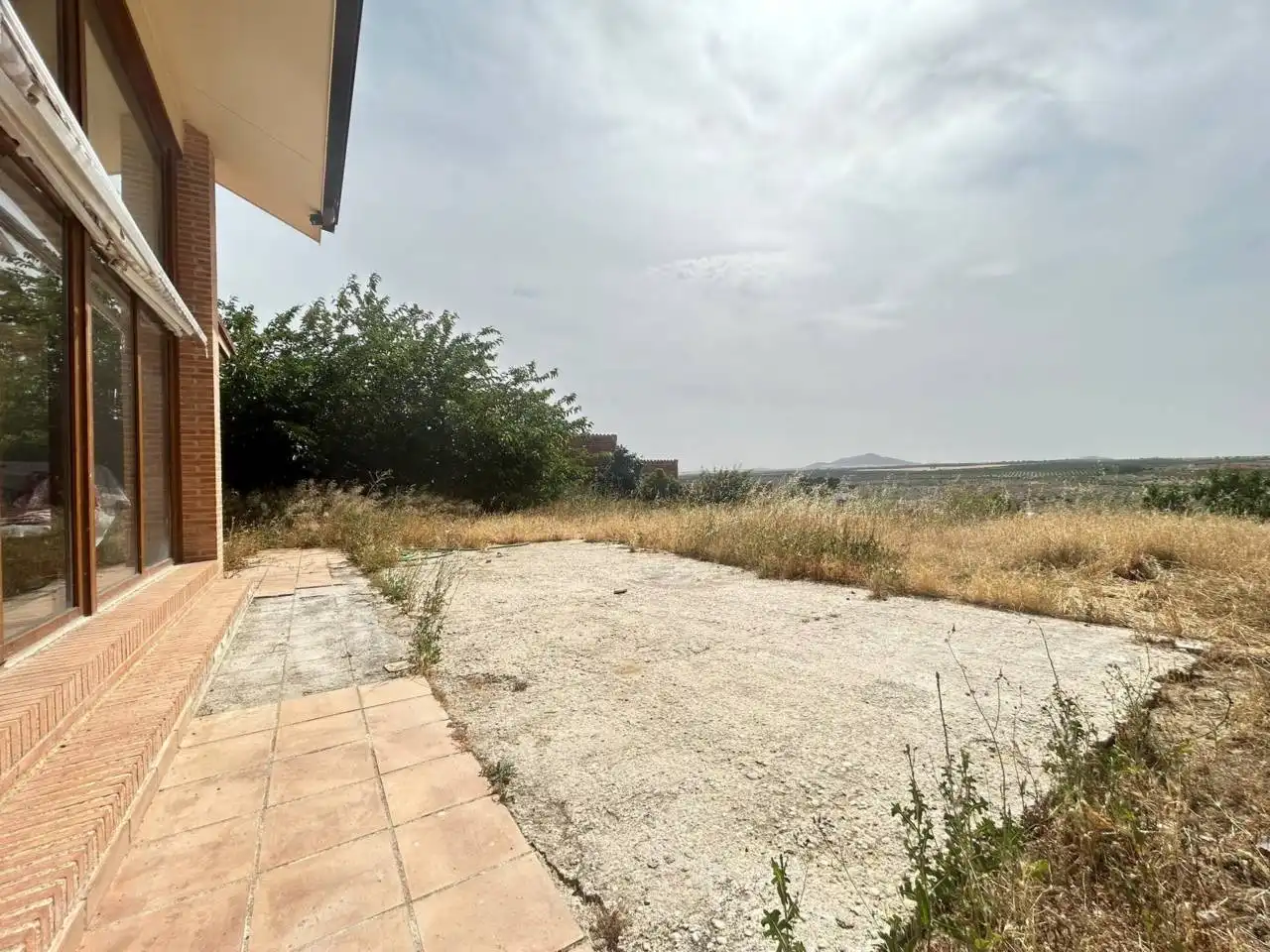 Haus oder Chalet zum Verkauf in Layos mit Heizung, Privatgarten und Terrasse