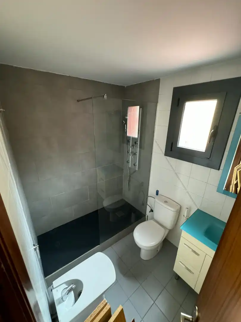 Baño de Piso para compartir en Barcelona con Calefacción, Amueblado y Lavadora