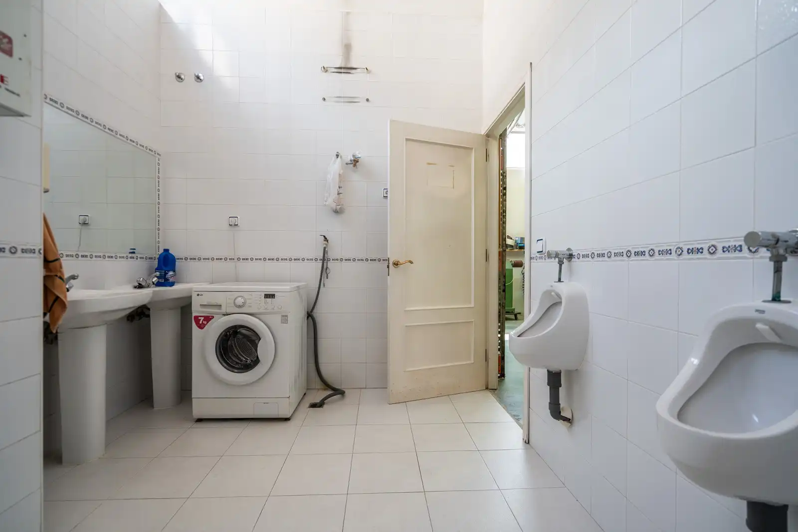 Badezimmer von Fabrikhallen zur Miete in Móstoles