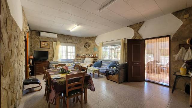 Casa-chalet en Venta en  partida les foyes, 0 en Simat de la Valldigna