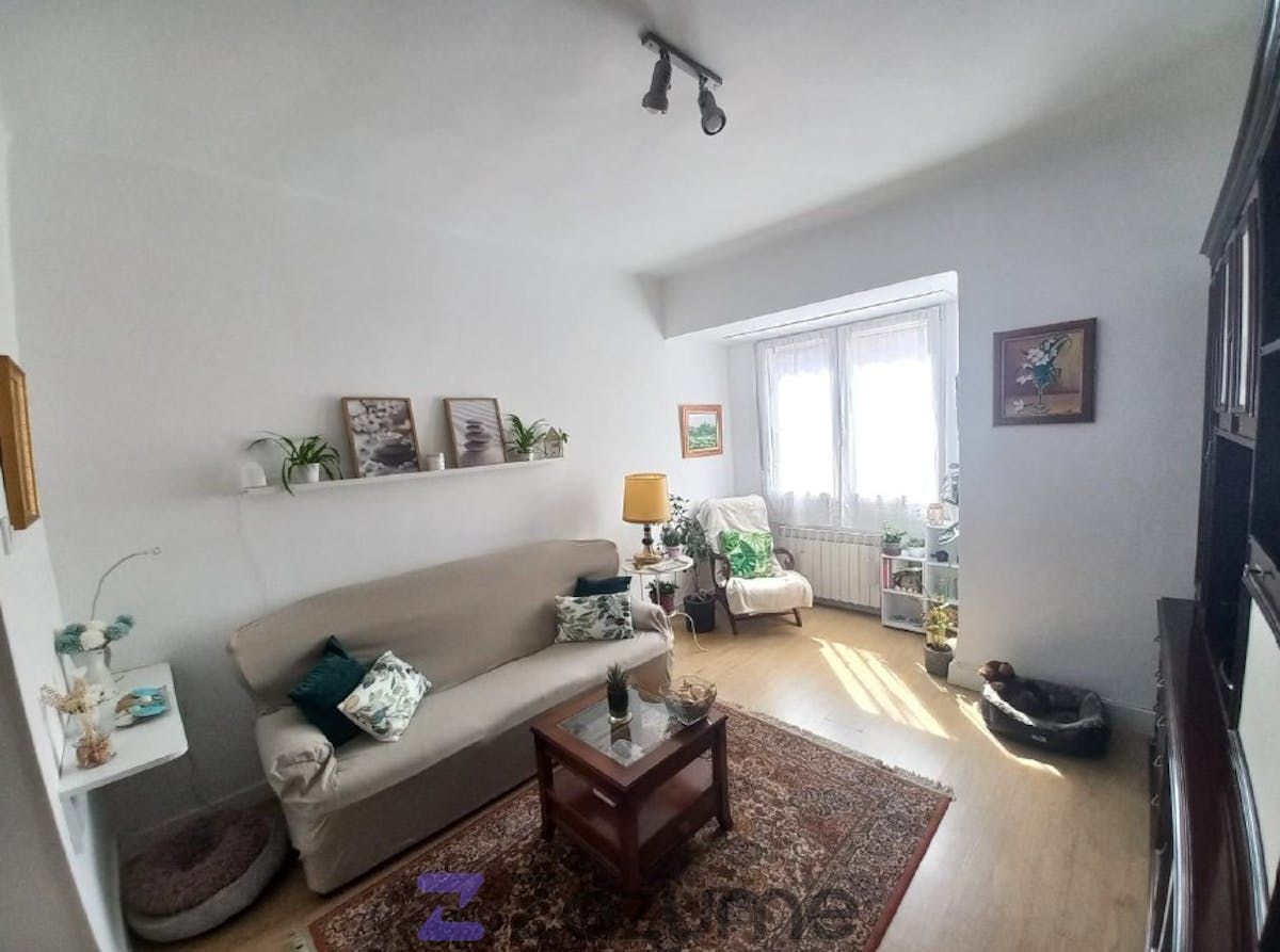 Sala d'estar de Pis de lloguer en  Logroño amb Calefacció, Parquet i Traster