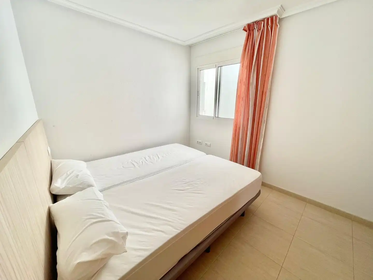 Dormitori de Apartament de lloguer en Los Alcázares amb Aire condicionat, Traster i Moblat