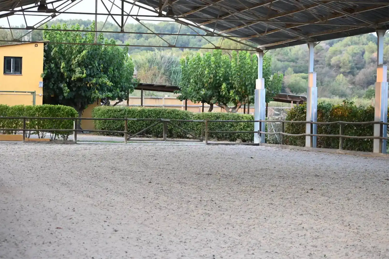 Vista exterior de Finca rústica en venda en Piera amb Aire condicionat i Piscina