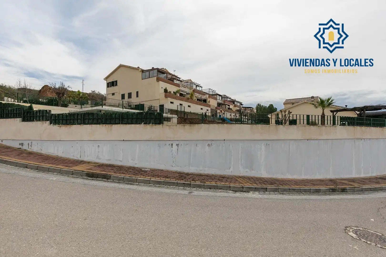 Vista exterior de Àtic en venda en Jun amb Aire condicionat, Calefacció i Jardí privat