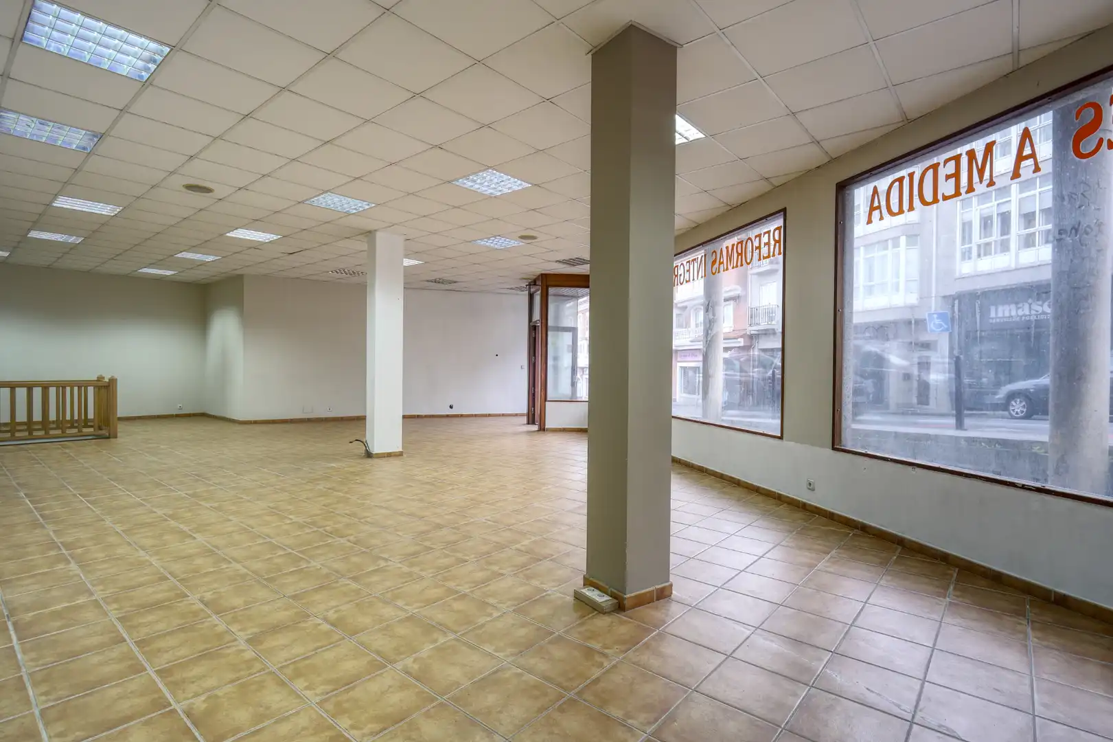 Locale commerciale in vendita a Avenida da Peregrina 14, imagen 4