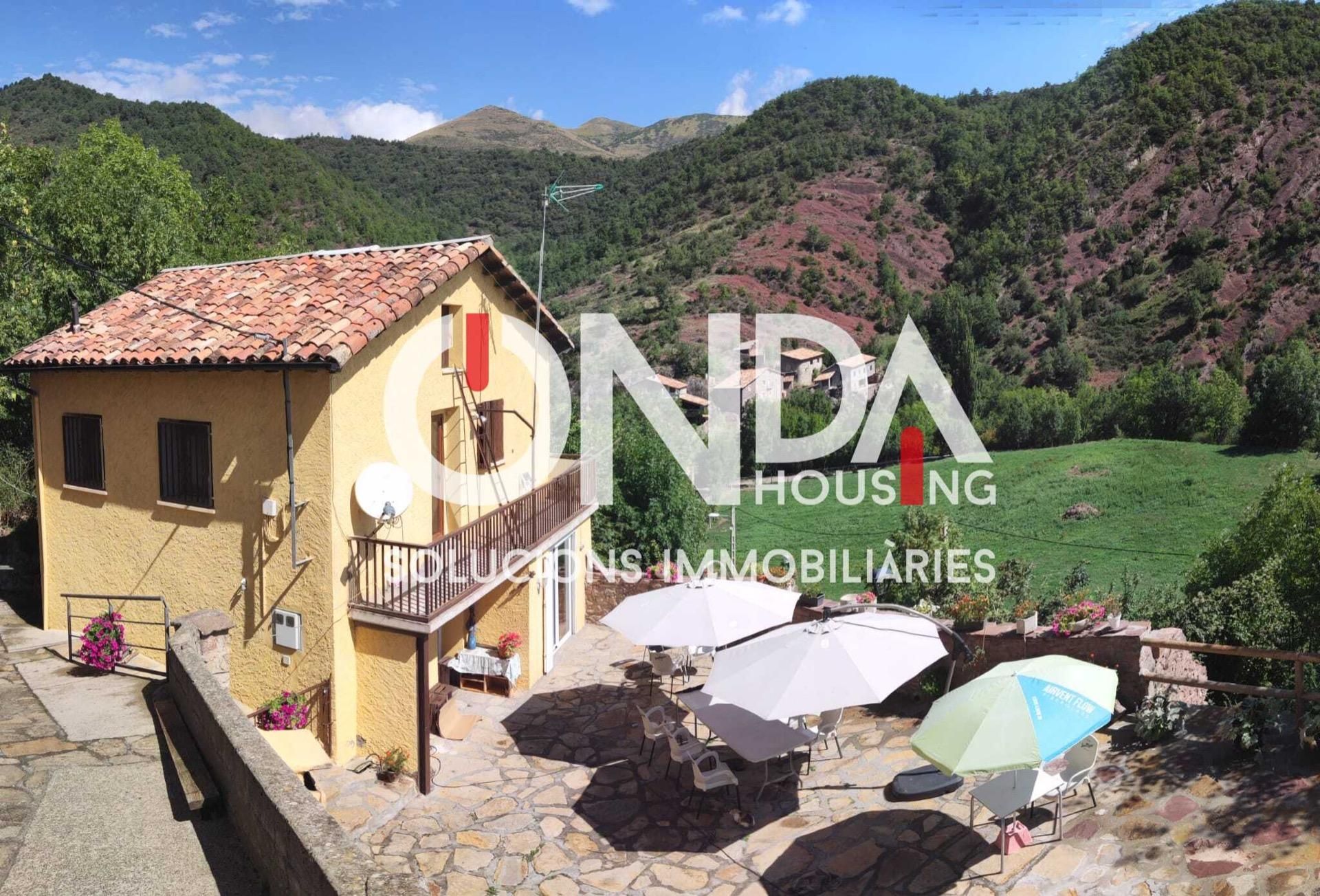 Vista exterior de Casa adosada en venda en Sarroca de Bellera amb Calefacció, Jardí privat i Parquet