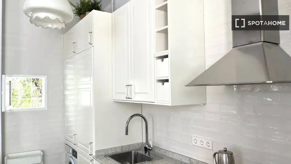 Cocina de Apartamento para compartir en Madrid con Aire acondicionado, Calefacción y Terraza