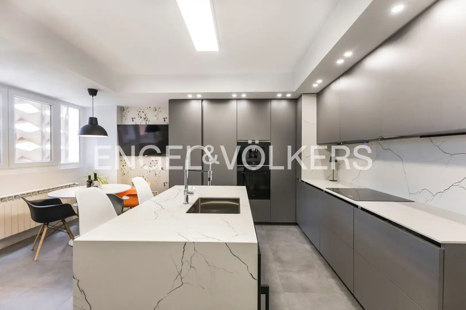 Kitchen of Flat for sale in Madrid  with Air Conditioner, Heating and Parquet flooring