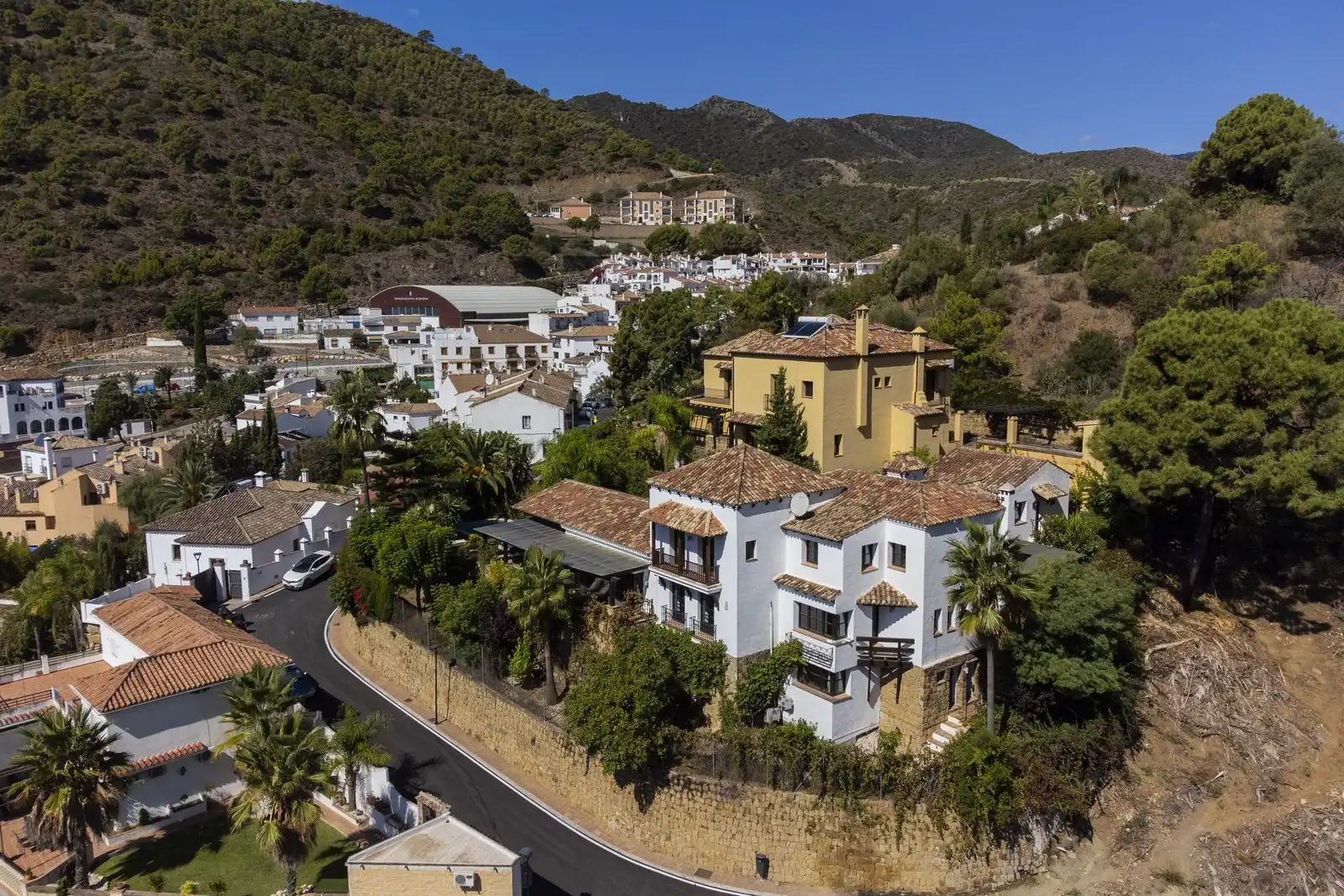Vista exterior de Casa o chalet en venta en Igualeja con Aire acondicionado, Jardín privado y Piscina