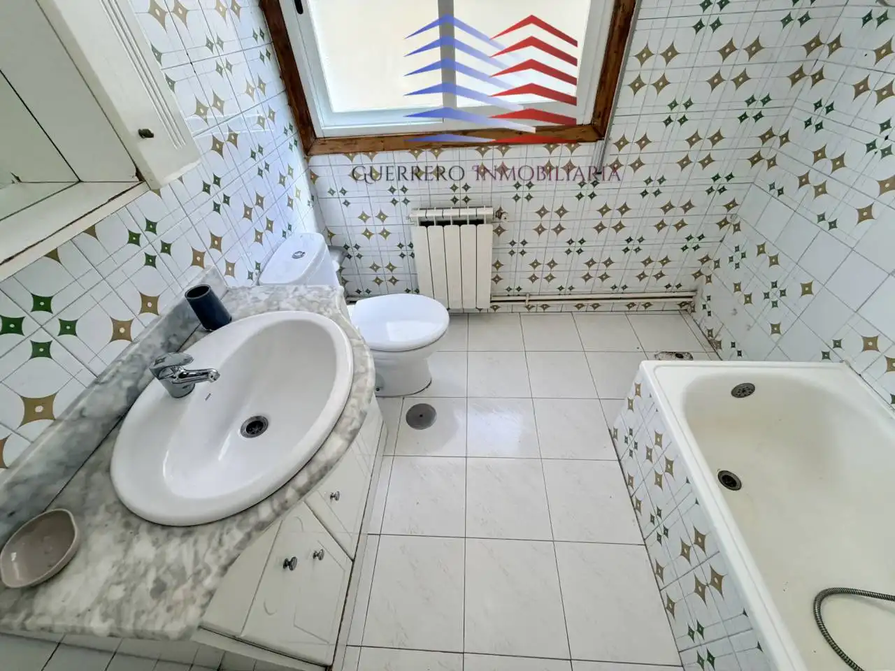Badezimmer von Wohnung zur Miete in Ourense Capital  mit Heizung, Möbliert und Balkon
