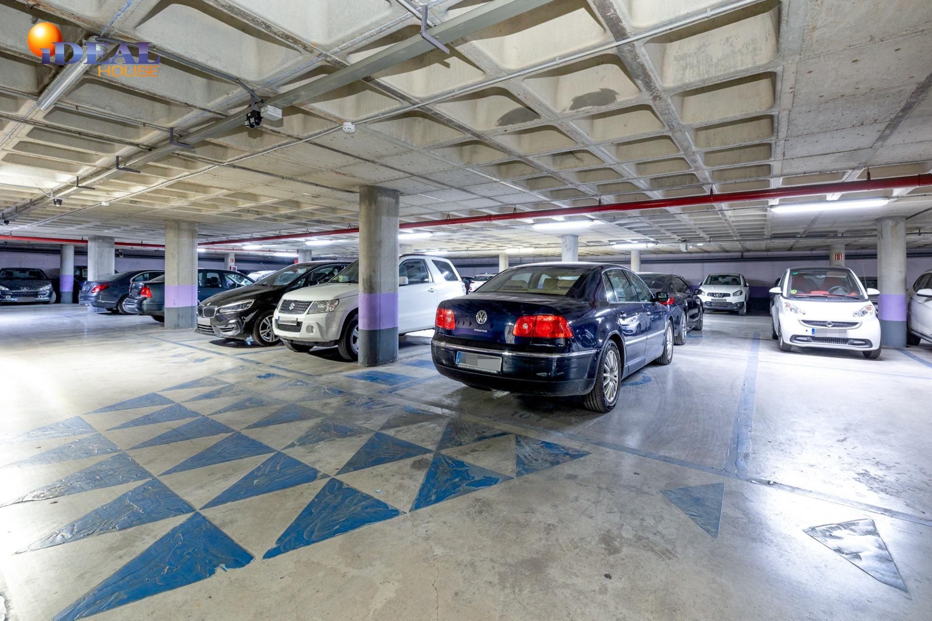 Garage for sale in Cervantes