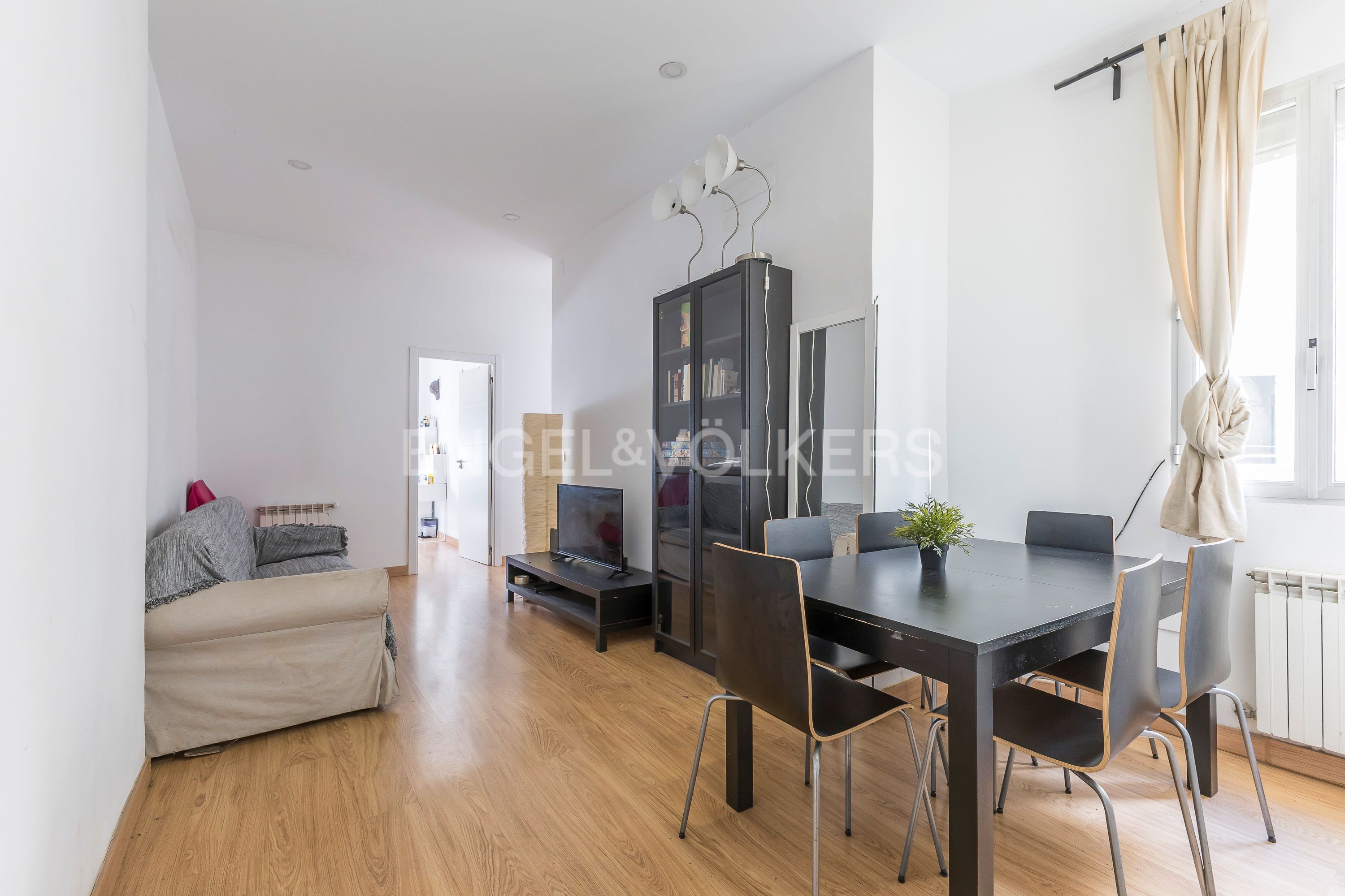 Vista exterior de Apartamento en venta en  Madrid Capital con Calefacción y Amueblado