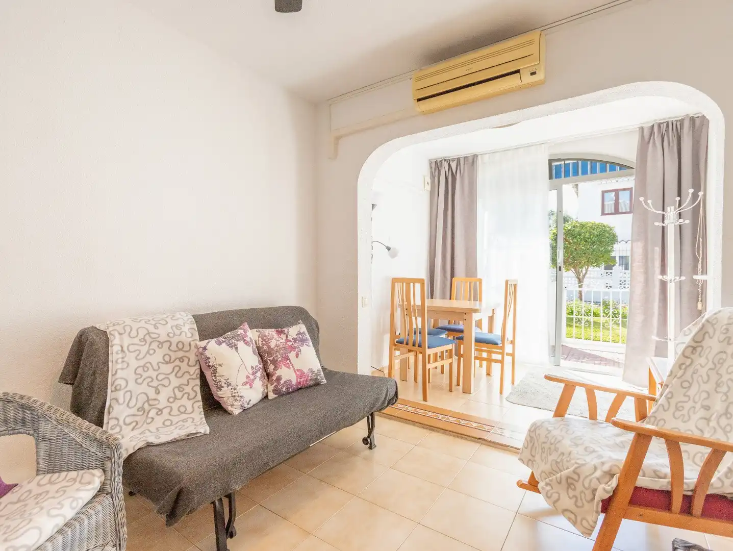Living room of Houses for sale in Torrevieja  with Terrace and Furnished