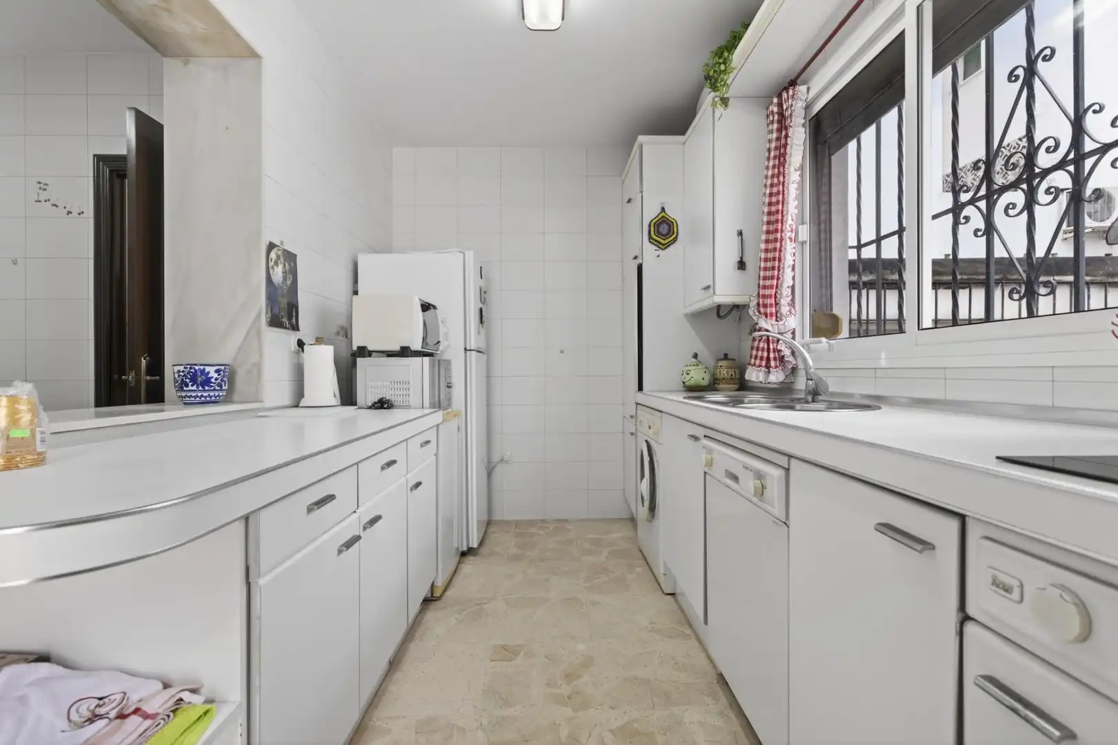 Kitchen of Houses for sale in Sevilla  with Air Conditioner, Terrace and Balcony