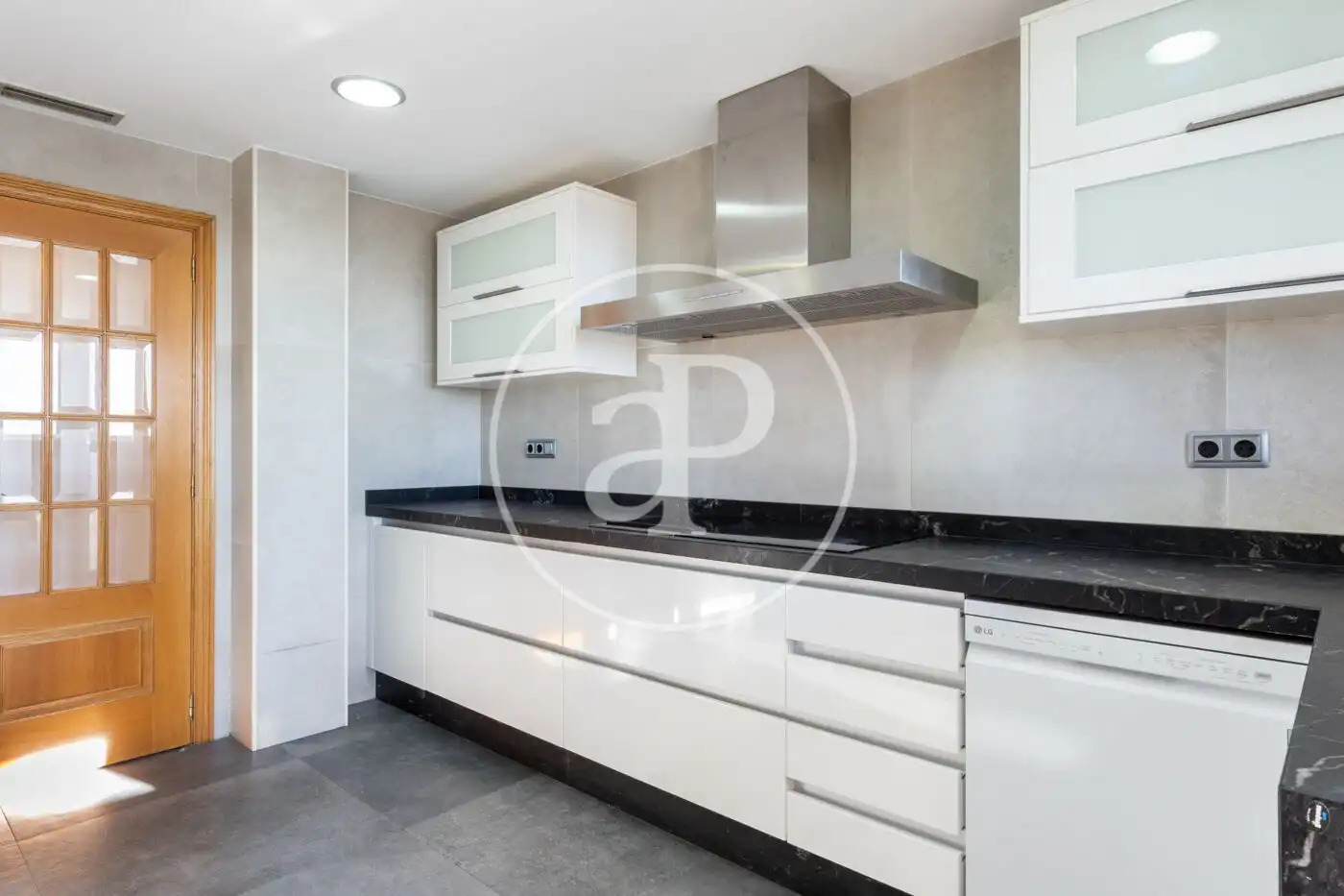 Kitchen of Flat for sale in Valencia  with Air Conditioner, Heating and Private garden