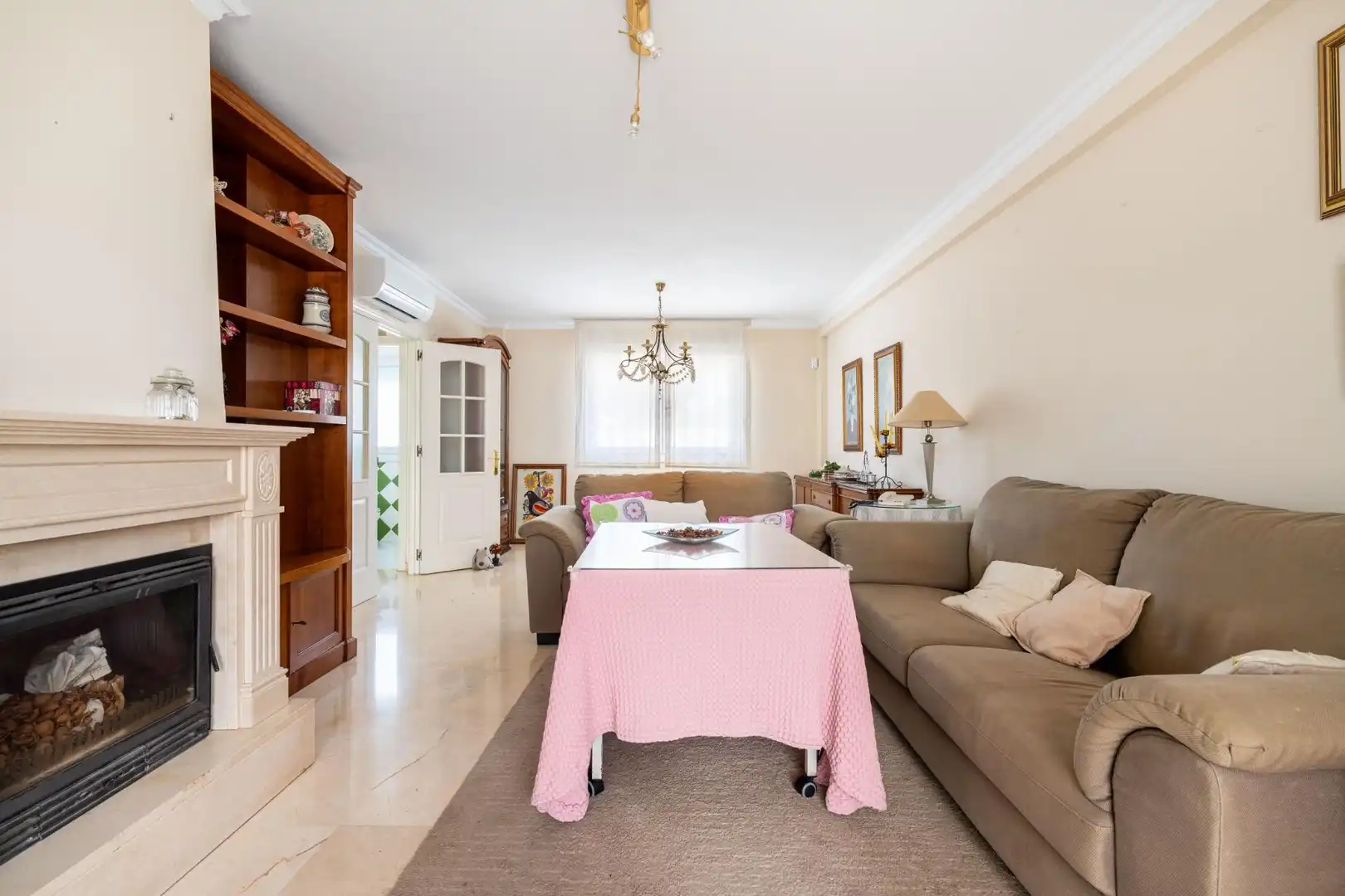 Sala de estar de Casa adosada en venta en Almería con Aire acondicionado, Terraza y Trastero
