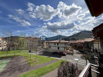 Vista exterior de Casa adosada en venda en Arrigorriaga amb Calefacció i Traster