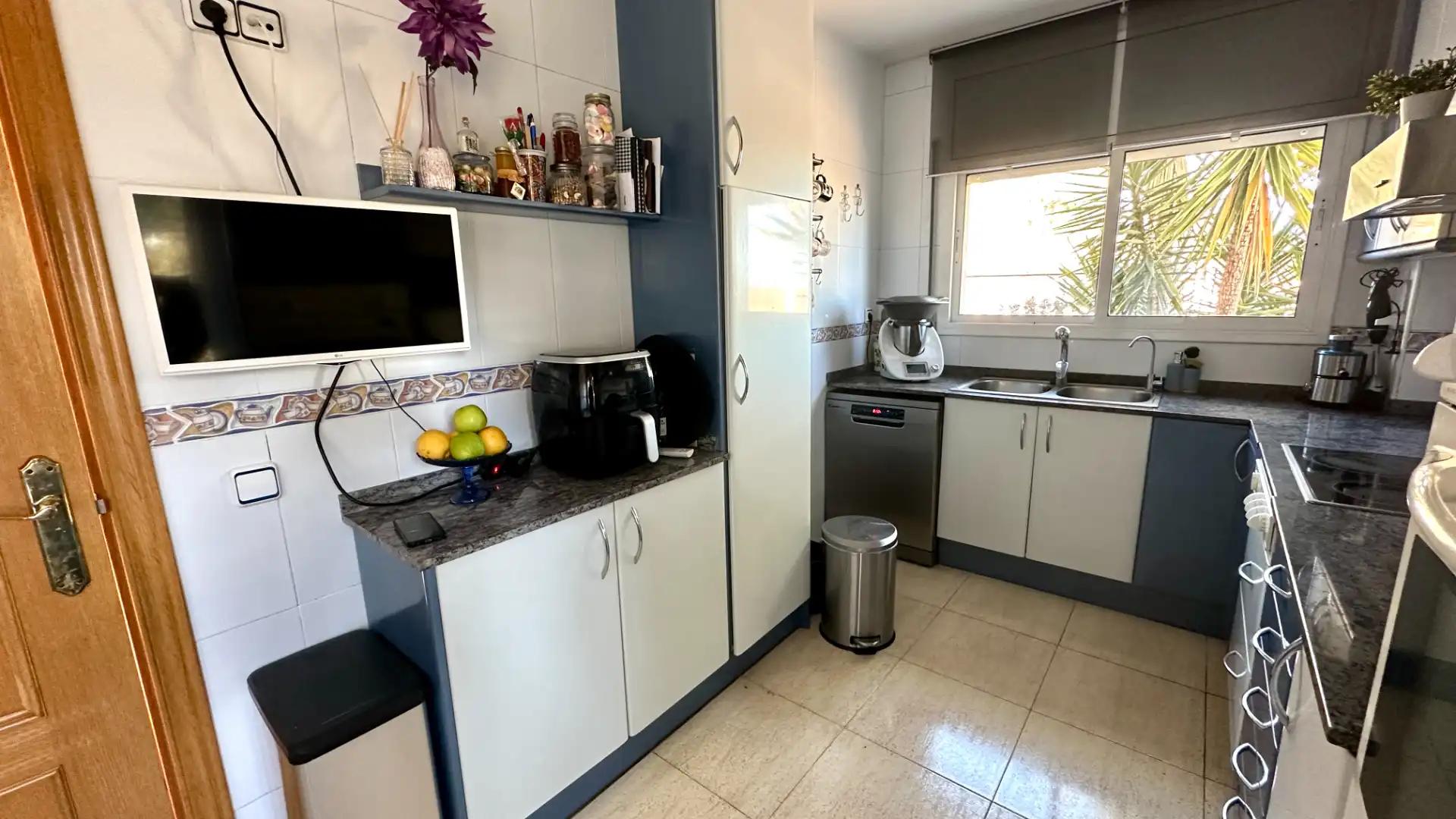 Cuina de Casa o xalet en venda en Rubí amb Aire condicionat, Calefacció i Jardí privat
