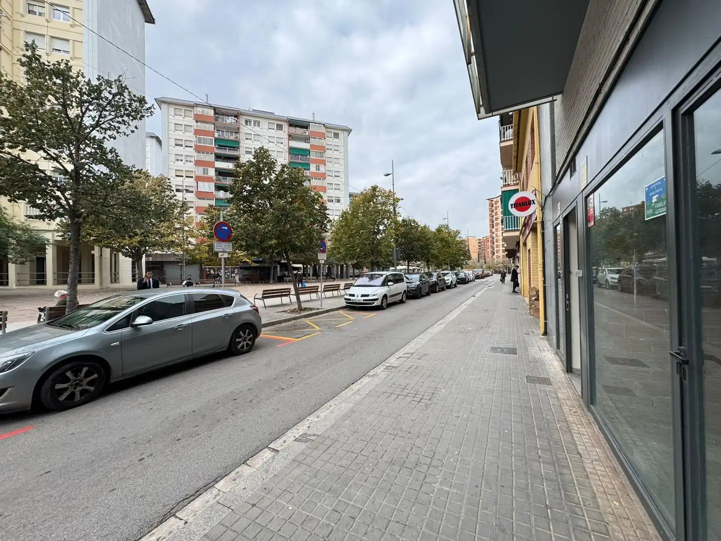Vista exterior de Local en venta en Cerdanyola del Vallès