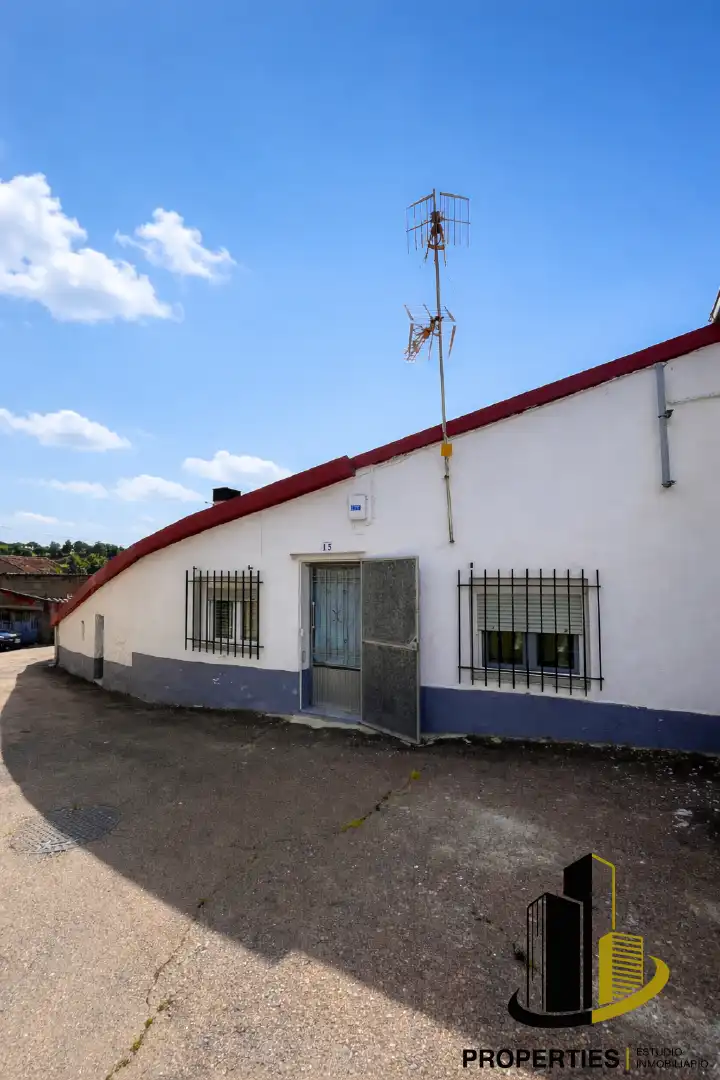 Exterior view of Houses for sale in La Cabeza de Béjar 