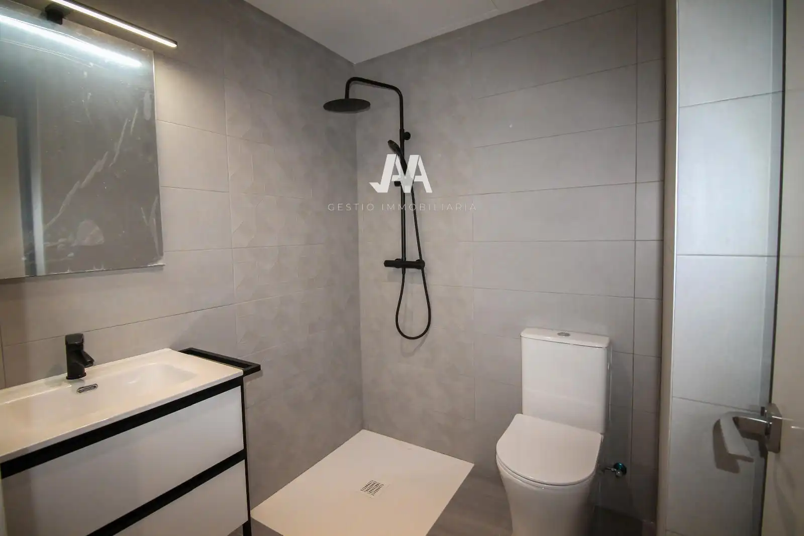 Baño de Dúplex en venta en Igualada con Calefacción, Terraza y Horno