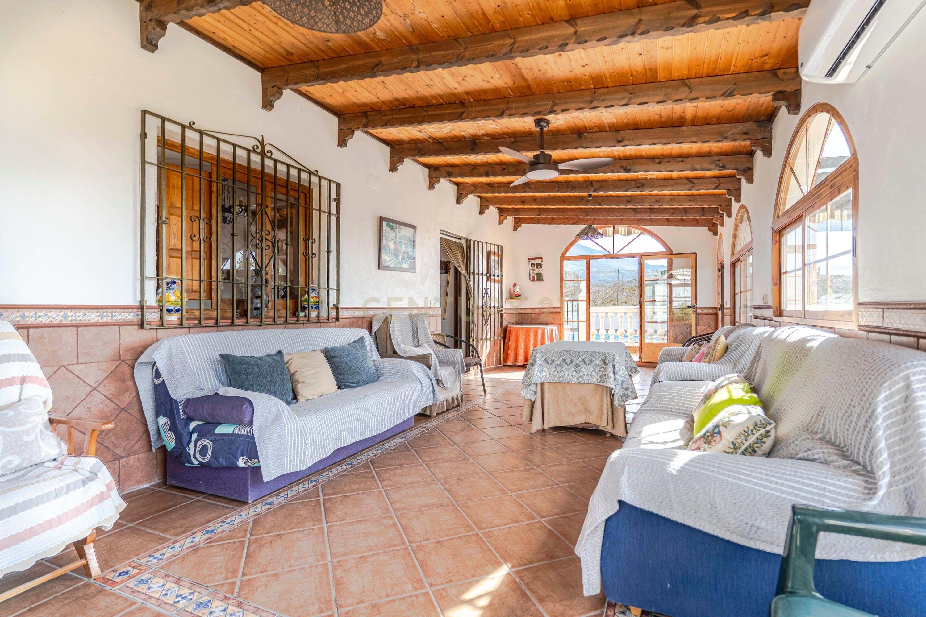 Sala d'estar de Casa o xalet en venda en Vélez de Benaudalla amb Piscina