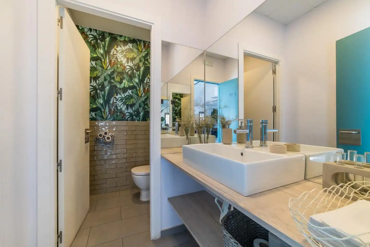 Bathroom of Commercial properties for rent in Madrid