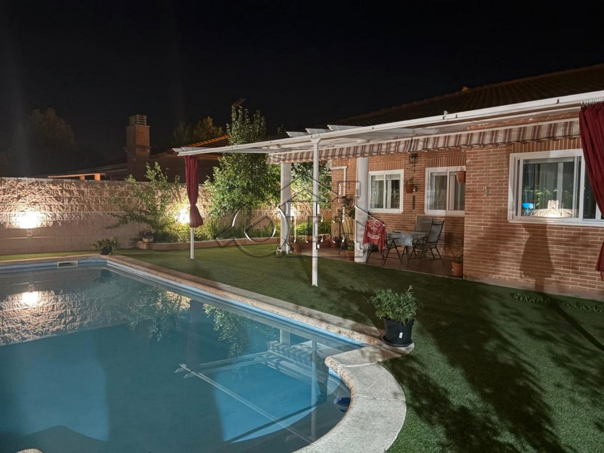 Piscina de Casa o chalet en venta en Galápagos con Aire acondicionado, Calefacción y Jardín privado