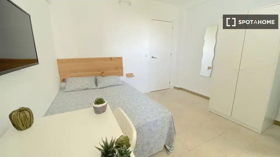 Bedroom of Flat for rent in Sevilla  with Air Conditioner, Heating and Furnished