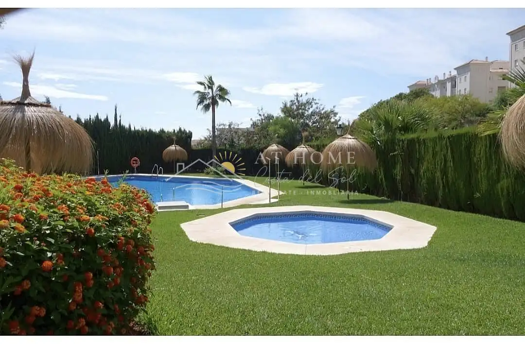 Jardín de Apartamento de alquiler en Benalmádena con Terraza y Piscina