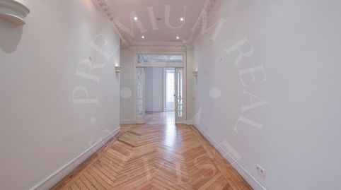 Foto 2 de Piso de alquiler en Almagro, Madrid Capital
