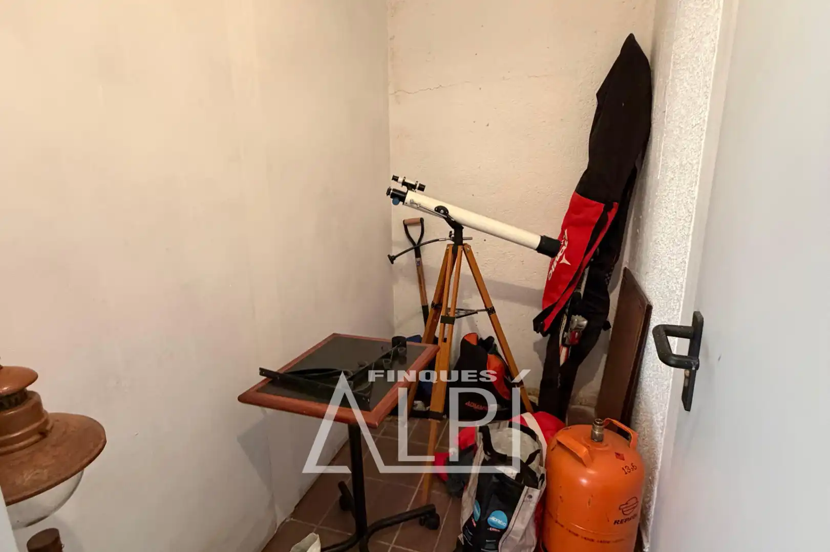 Apartments for sale in Alp  with Heating, Storage room and Furnished