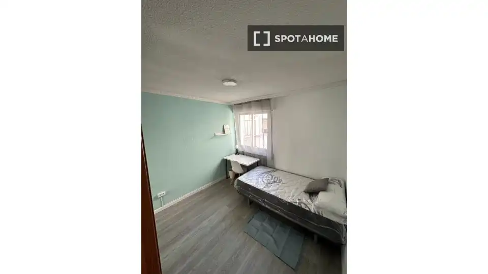 Bedroom of Flat for share in Juan de la Cierva