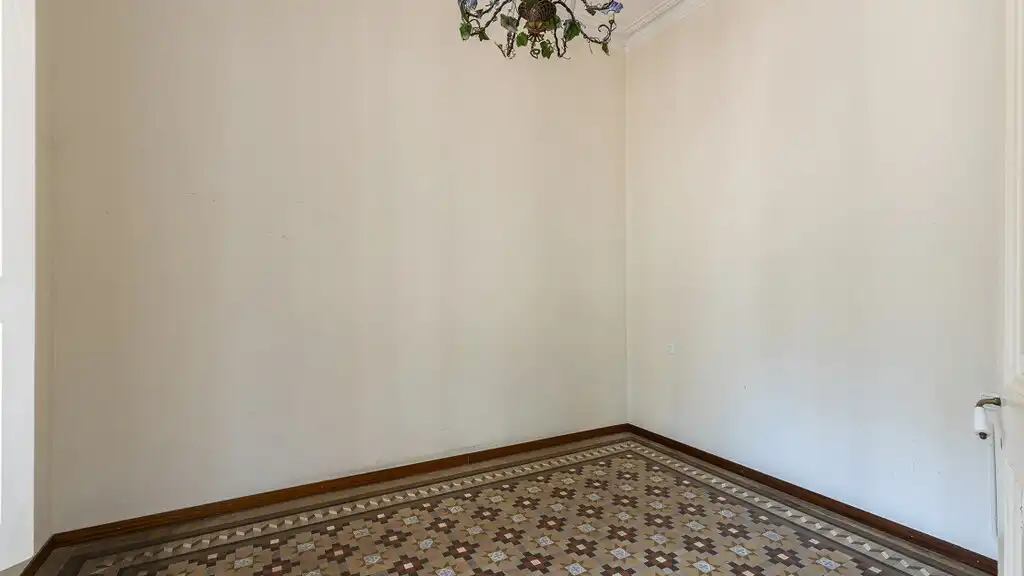 Menjador de Apartament en venda en Barcelona amb Calefacció, Terrassa i Balcó