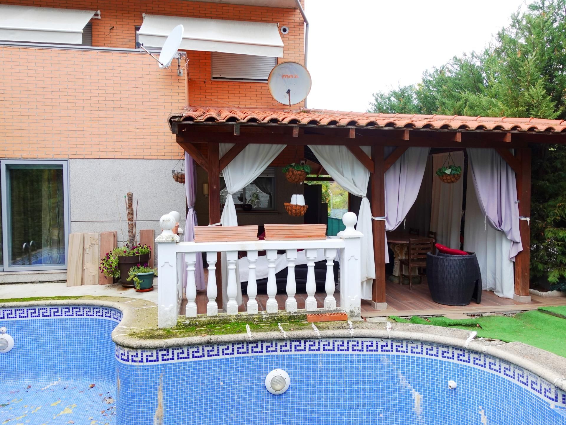 Swimming pool of Single-family semi-detached for sale in Villalbilla  with Heating, Private garden and Terrace