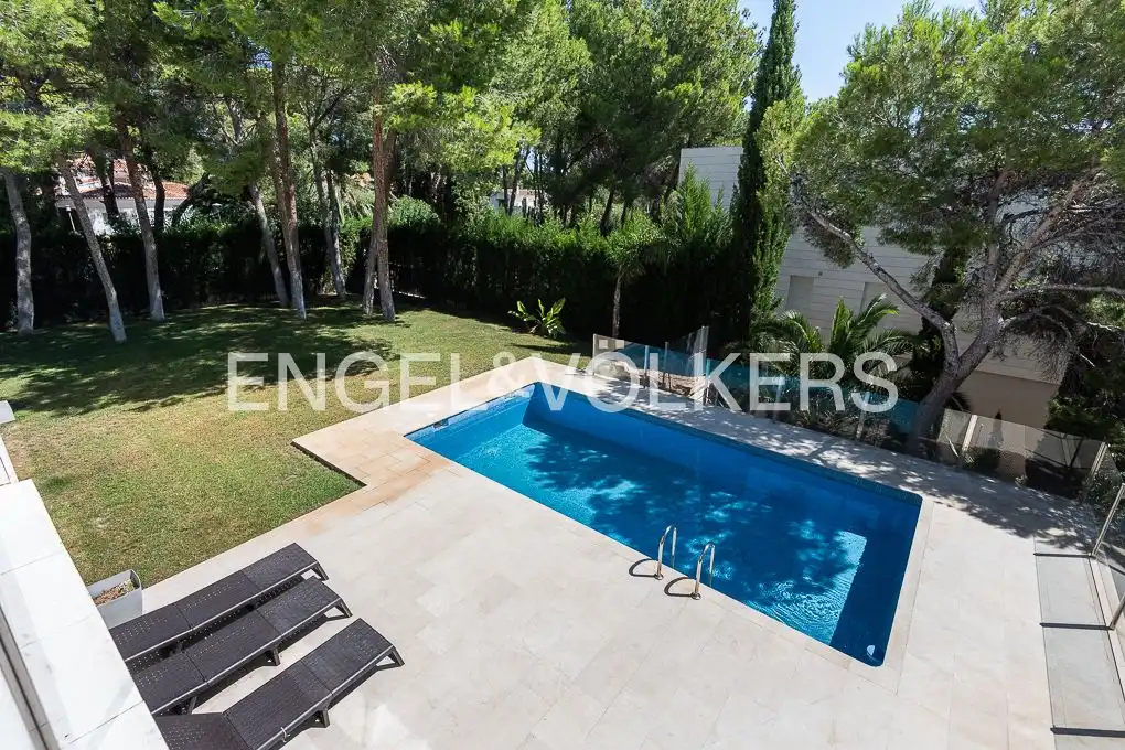Piscina de Casa o chalet de alquiler en Chiva con Aire acondicionado, Calefacción y Jardín privado