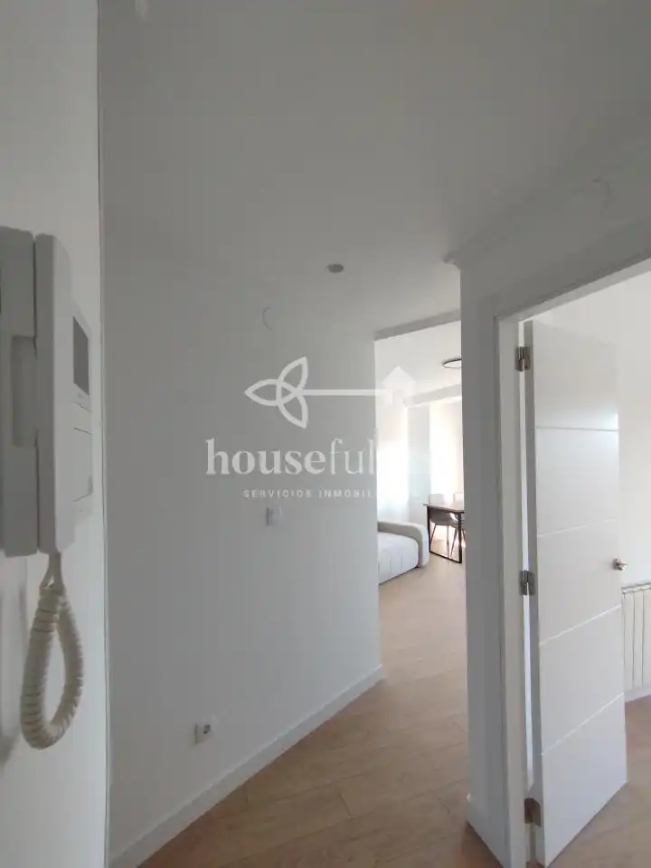 Habitación de Apartamento de alquiler en Ferrol con Calefacción, Trastero y Amueblado